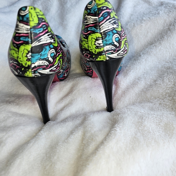 Iron Fist Multicolor Graphic Heels - Picture 5 of 6